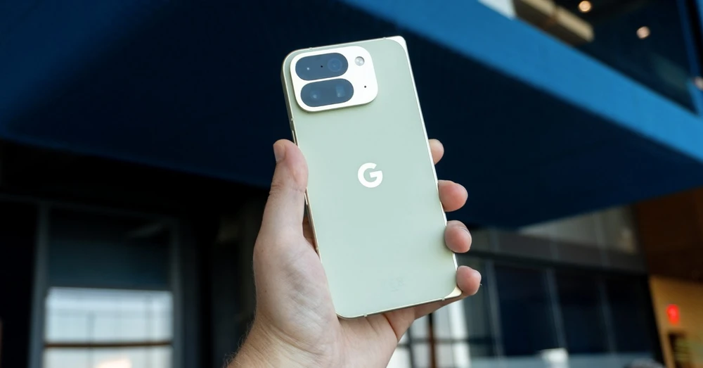 Đánh giá Google Pixel 10 Pro Fold: Không mỏng nhưng bền và thông minh hơn!