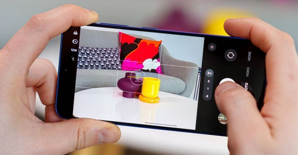 Galaxy S26 không nâng cấp camera vì ảnh hưởng từ iPhone 17?