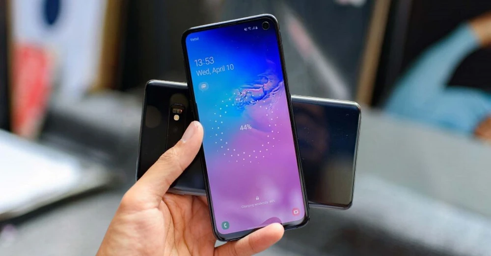 Cách sử dụng chia sẻ năng lượng không dây trên điện thoại Samsung Galaxy