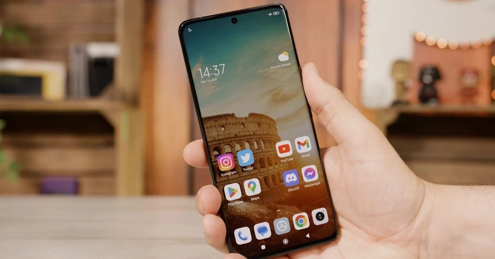 Xiaomi 14 Pro sẽ sở hữu màn hình cong với độ sáng cao kỷ lục lên đến 3000 nits