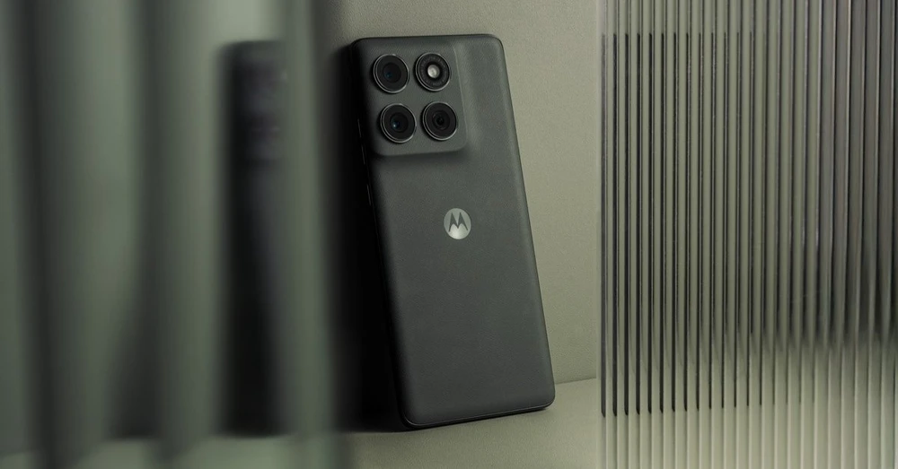 Motorola Edge 2025 ra mắt: Trang bị phím AI, màn 120Hz, camera zoom 3x và giá từ 14.25 triệu đồng