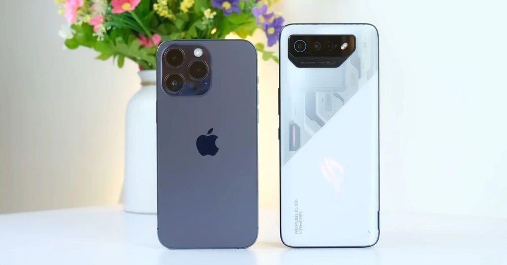 So sánh iPhone 14 Pro Max và ROG Phone 7: Kèo đối đầu cực căng!