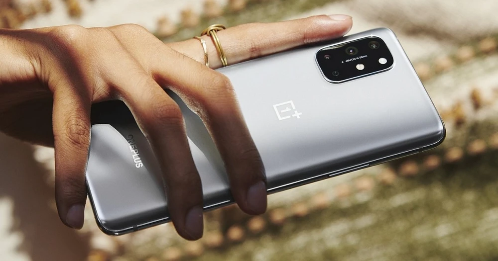 Mổ bụng OnePlus 8T, tìm hiểu xem pin tách rời là như thế nào