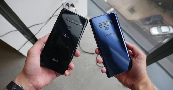 So sánh Galaxy Note 9 và LG V40 ThinQ: Nên mua Flagship nào?