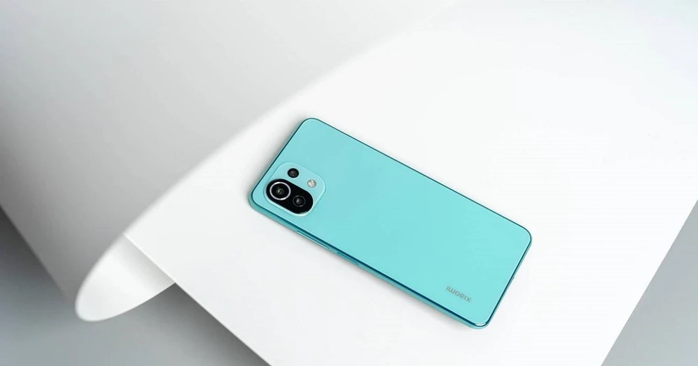 Mở hộp Xiaomi Mi 11 Lite 5G: Độ mỏng của máy có được như những gì Xiaomi công bố?