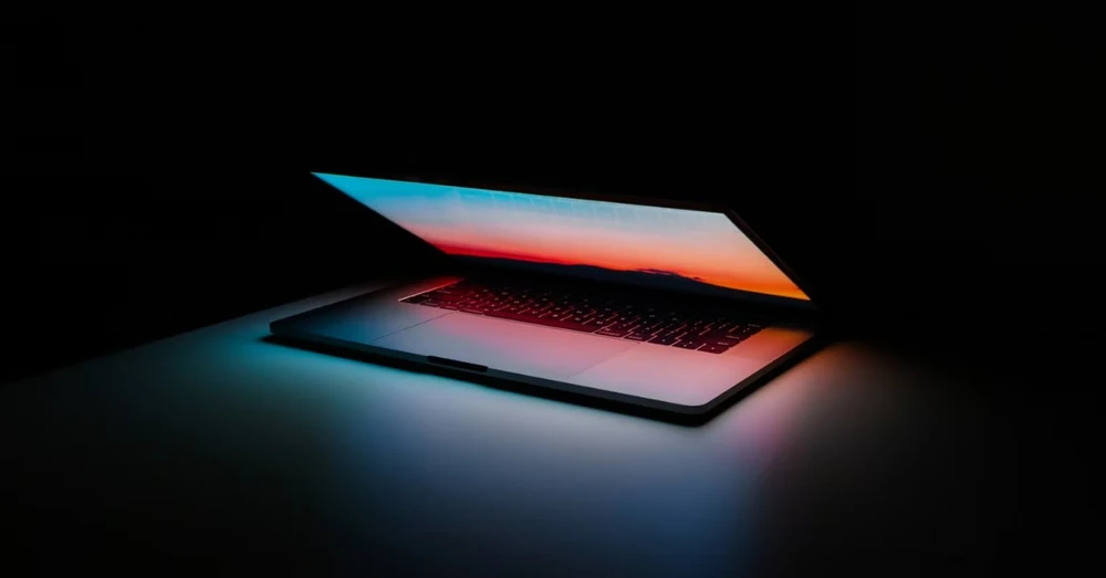 Người dùng có nên để MacBook thời gian dài không tắt máy?