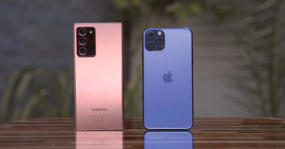 So sánh iPhone 12 Pro Max vs Galaxy Note 20 Ultra: Ngôi vương thuộc về ai?