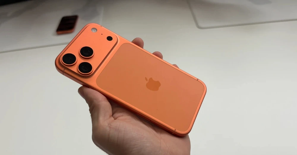 Hình ảnh iPhone 17 Pro Max thực tế nổi bật với thiết kế mới lạ