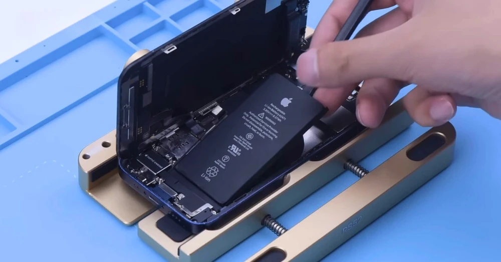 Thay pin iPhone ở đâu tốt, chính hãng? Địa chỉ thay pin iPhone uy tín