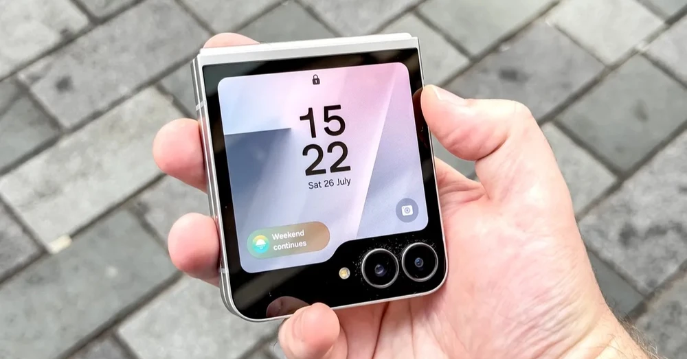 Có nên mua Samsung Galaxy Z Flip 7 FE khi giá chỉ còn 14 triệu đồng?
