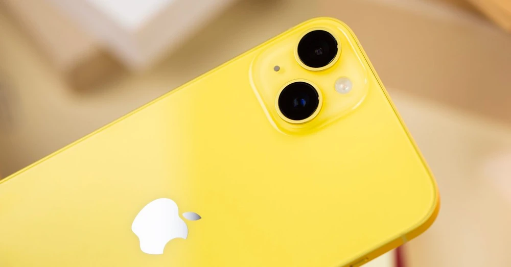 Có nên dán bảo vệ camera cho iPhone 14 để chống trầy xước hay không?