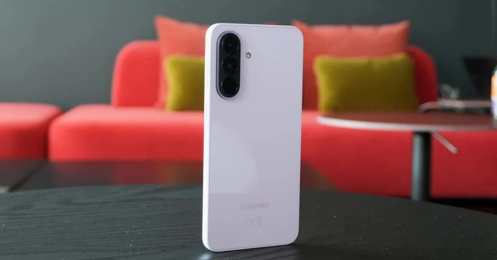 So sánh Samsung Galaxy A37 vs Xiaomi Redmi Note 15 Pro 4G: Nên mua máy nào?