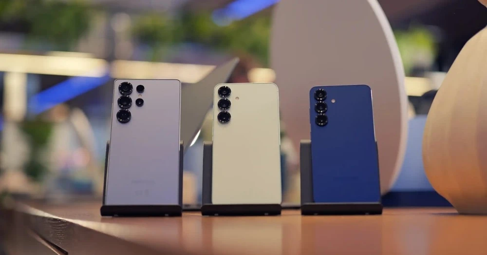 Galaxy S26 lộ diện qua mô hình dummy: Thiết kế lấy cảm hứng từ iPhone?
