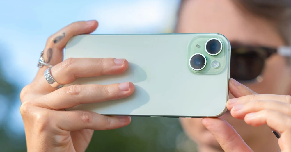 Đánh giá camera iPhone 15 Plus: Liệu có đủ sức 'đánh bại' được bản Pro cao cấp?