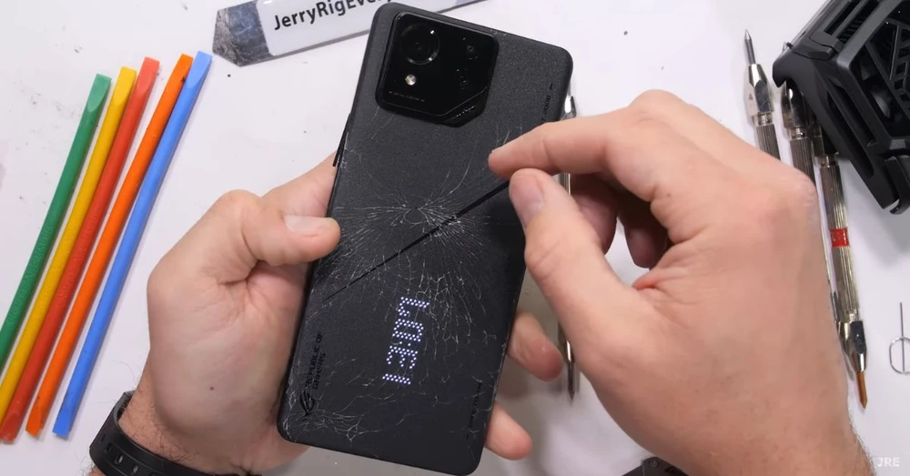 Kiểm tra độ bền Asus ROG Phone 8 Pro: Kết quả đáng kinh ngạc!