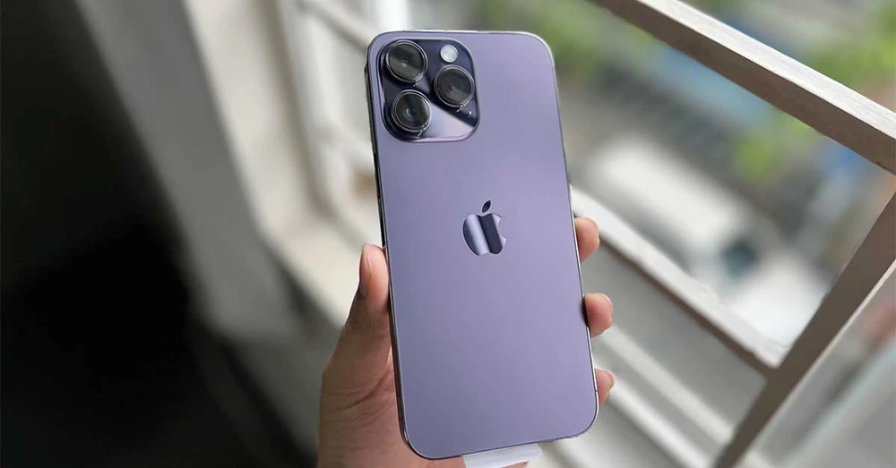 Trên tay iPhone 14 Pro Max Deep Purple: Sự khác biệt đến từ màn hình
