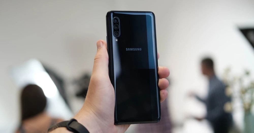 Có nên mua Galaxy A90 trong năm 2024, giá chỉ từ 3 triệu đồng?