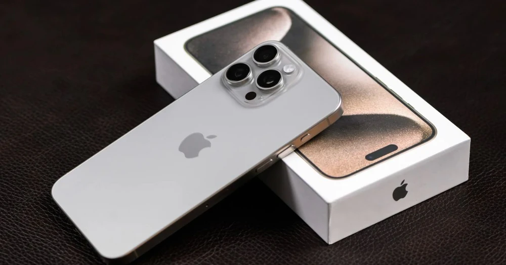 Tổng hợp hình ảnh iPhone 15 Pro Max thực tế với đầy đủ tùy chọn màu sắc