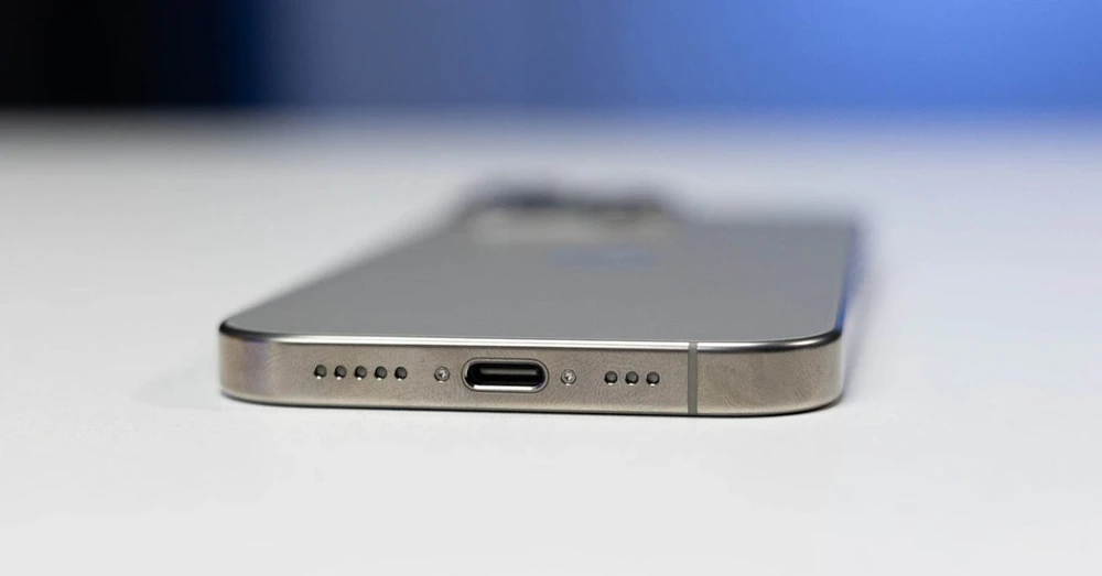iPhone 17 dùng cổng sạc gì? Sạc bao nhiêu W? Có sạc nhanh không?