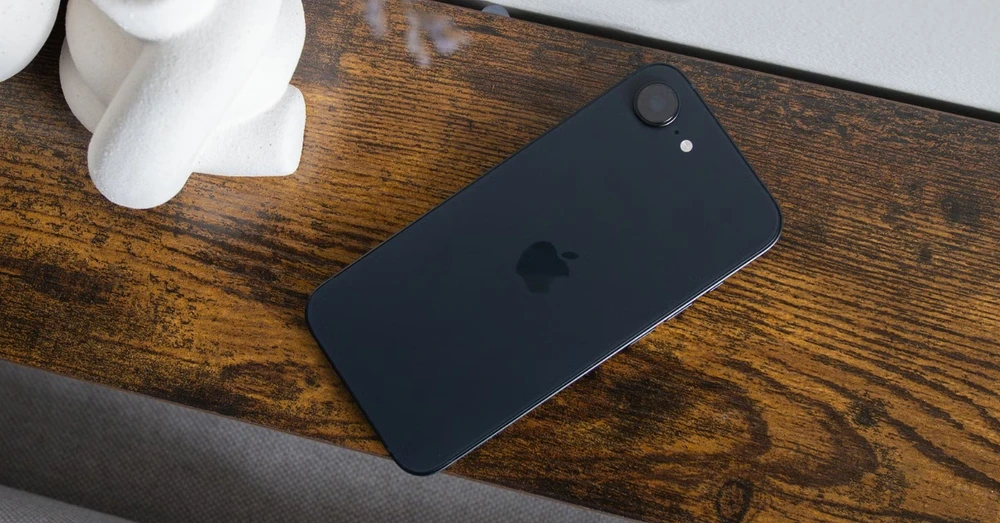 iPhone 16e có mấy màu? Nên mua màu nào đẹp nhất?