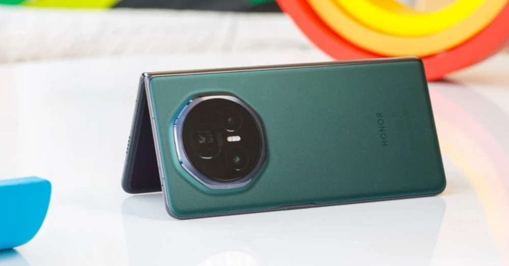 Honor Magic V5 lộ diện trên nền tảng 3C với hỗ trợ sạc nhanh 80W