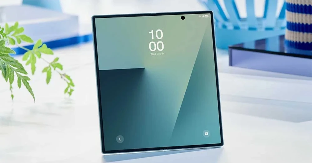 Samsung bí mật phát triển điện thoại gập ngang mới, cạnh tranh trực tiếp với iPhone Fold