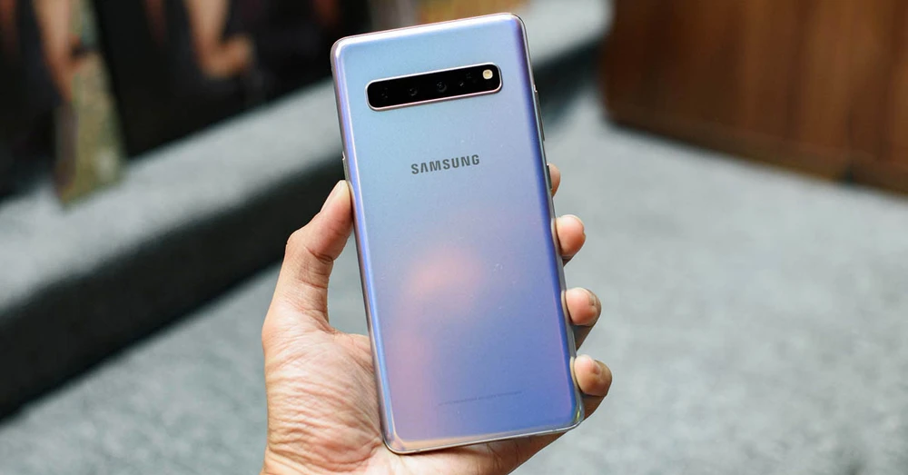 Galaxy S10 5G và Galaxy Note 9: Smartphone nào đáng mua trong tầm giá 6 triệu?