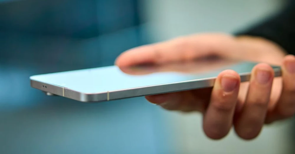 7 mẫu smartphone nhẹ nhất năm 2025: Lựa chọn hoàn hảo cho người thích gọn nhẹ