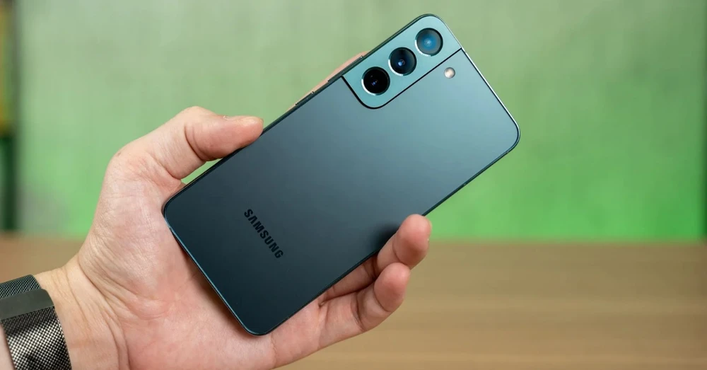 Galaxy S22 màu xanh lục: Sắc xanh tuyệt đẹp cực bắt mắt!