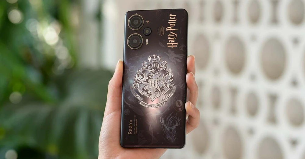 Trên tay Redmi Note 12 Turbo Harry Potter: Thiết kế độc lạ đầy ấn tượng