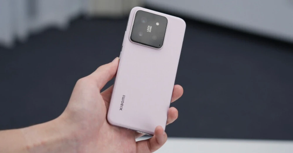 Trên tay Xiaomi 14: Thiết kế siêu đẹp, chip Snapdragon 8 Gen 3 và camera Leica 50MP