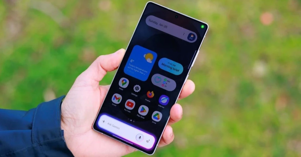 One UI 8 có thể đưa tiện ích của bên thứ ba vào màn hình khóa