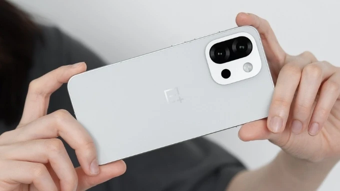 OnePlus 13T đánh bại iPhone 16 Pro Max, Galaxy S25 Ultra trong bài kiểm tra pin