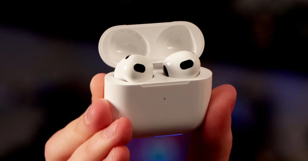 AirPods 3 ra mắt năm nào? Có còn đáng mua ở thời điểm hiện tại?