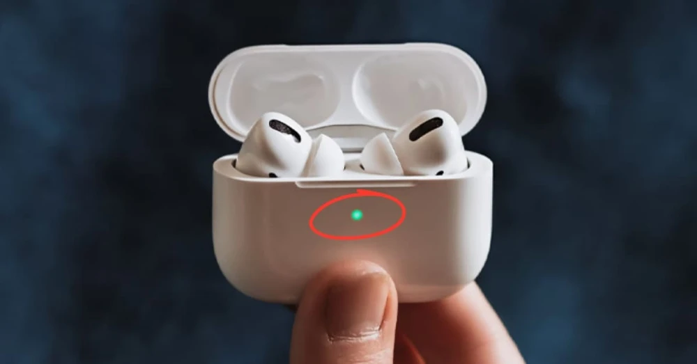 AirPods nháy đèn xanh liên tục: Nguyên nhân và cách khắc phục chi tiết