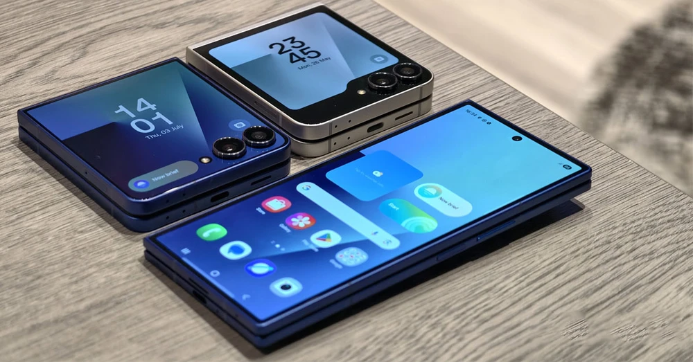 Vì sao Galaxy Z Flip rẻ hơn Galaxy Z Fold? Giải mã sự chênh lệch giá trong dòng điện thoại gập Samsung