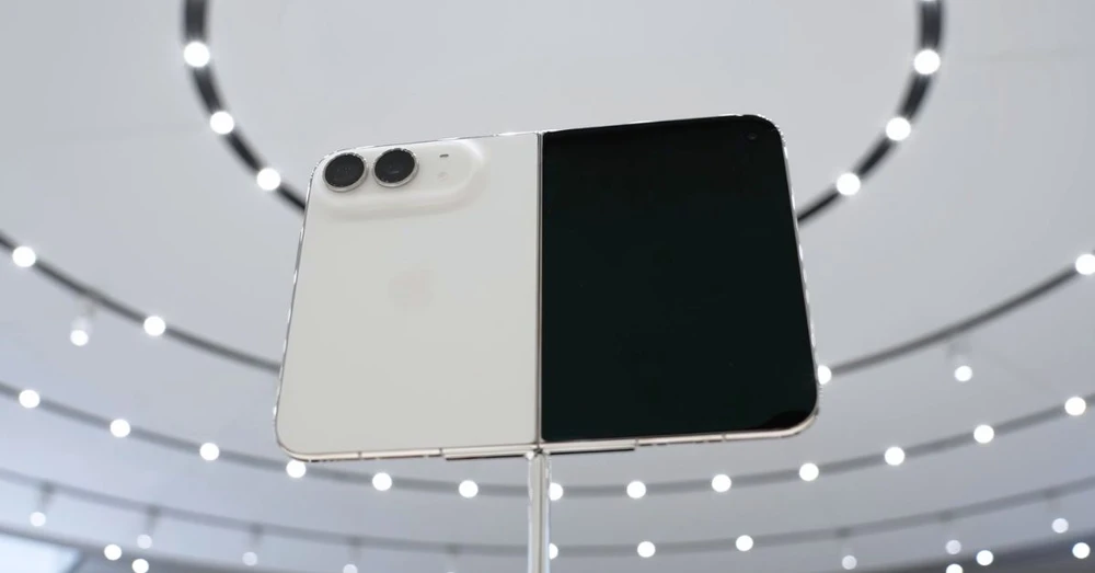 Thiết kế iPhone Duo: Có gì ngoài cơ chế gập và khung viền titan?