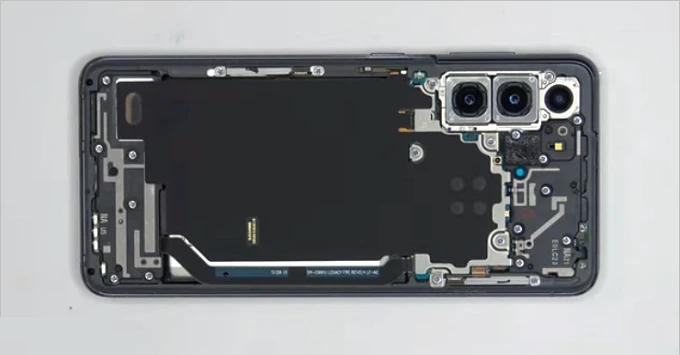 Mổ bụng Galaxy S21 5G: Có gì bên trong flagship mới nhất của Samsung?