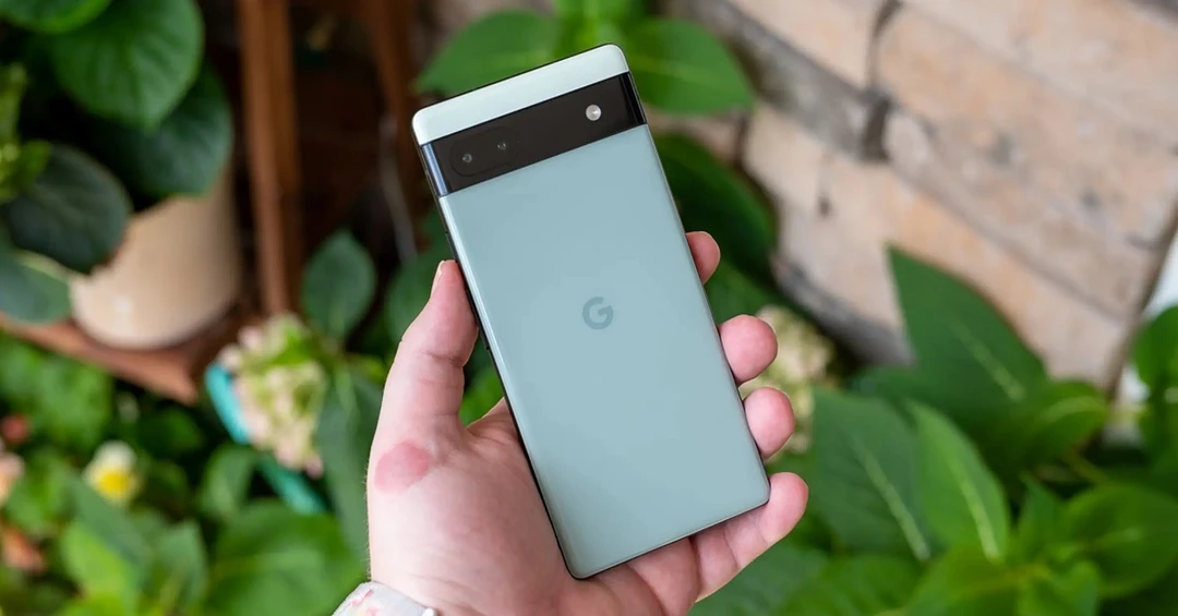 Trên tay Google Pixel 6a: Thiết kế quen thuộc nhưng vô cùng nổi bật