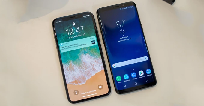 Nên mua Galaxy S9 hay iPhone X: Khi 'khủng long' tranh đấu