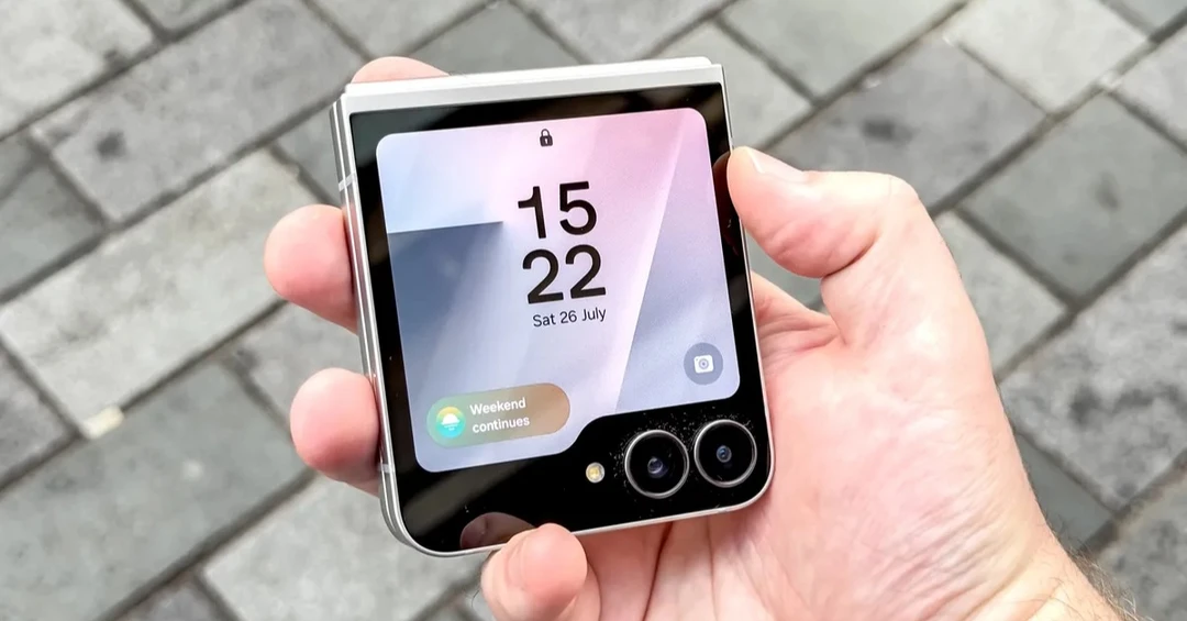 Có nên mua Samsung Galaxy Z Flip 7 FE khi giá chỉ còn 14 triệu đồng?