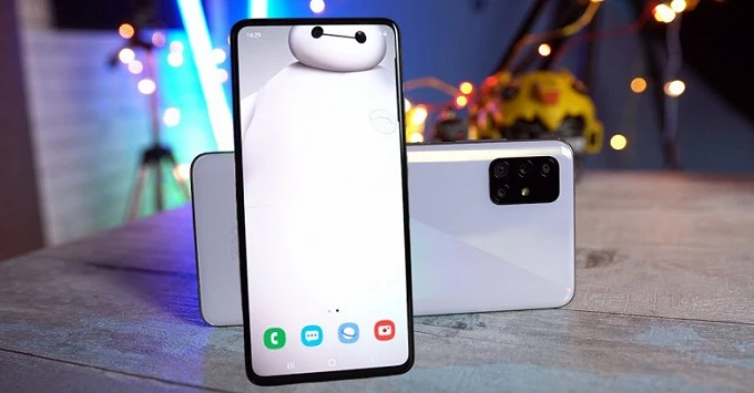Galaxy A52 lộ ảnh thực tế tiết lộ sẽ có 4 camera ở mặt sau, jack cắm tai nghe 3.5mm vẫn được giữ lại