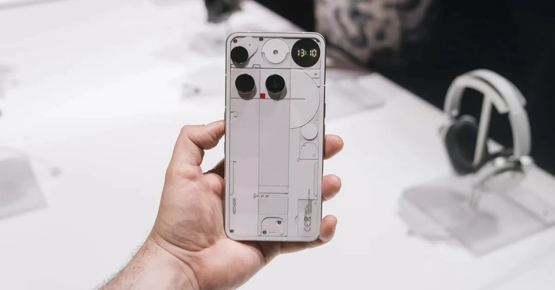 Nothing Phone (3) ra mắt: Thiết kế Glyph Matrix, Snapdragon 8s Gen 4 và pin 5.150 mAh