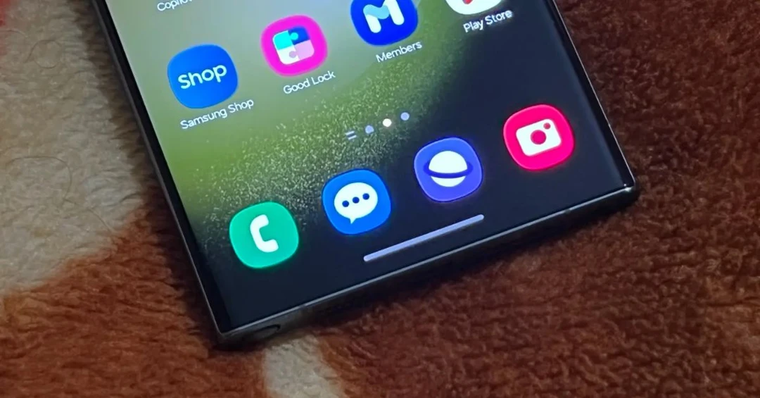 Cách ẩn thanh điều hướng trên One UI 6.1 khi Samsung gỡ bỏ cài đặt?