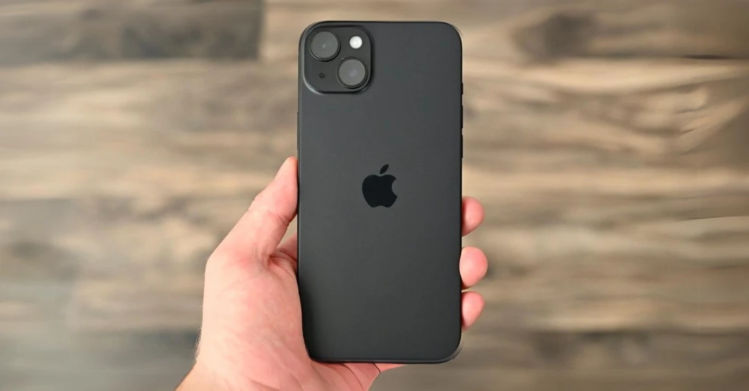 Trên tay iPhone 15 Plus: Màn hình Dynamic Island, Camera 48MP cùng nhiều nâng cấp khác