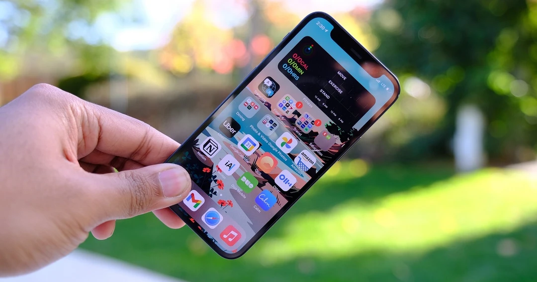 Sử dụng iPhone 12 mini làm máy chính hàng ngày, bạn được và mất những gì ?