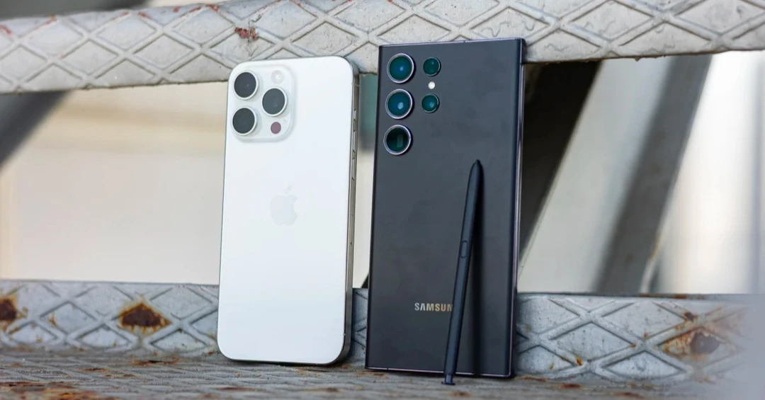 So sánh iPhone 15 Pro Max và Samsung S23 Ultra: Mua flagship nào năm 2026?