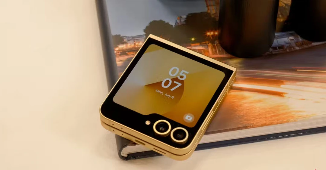 Màn hình ngoài của Galaxy Z Flip 6 sẽ hỗ trợ hai ứng dụng email phổ biến