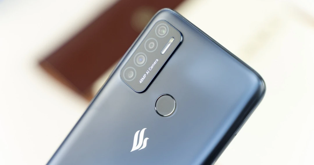 Vsmart Live 4 sử dụng màn hình LCD thay vì AMOLED như Vsmart Live - điều này liệu là nâng cấp hay hạ cấp ?