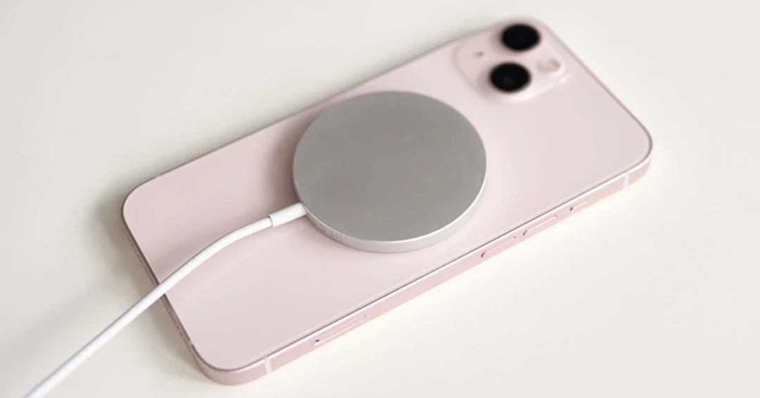iPhone 13 có sạc không dây không và những điều cần biết khi sử dụng